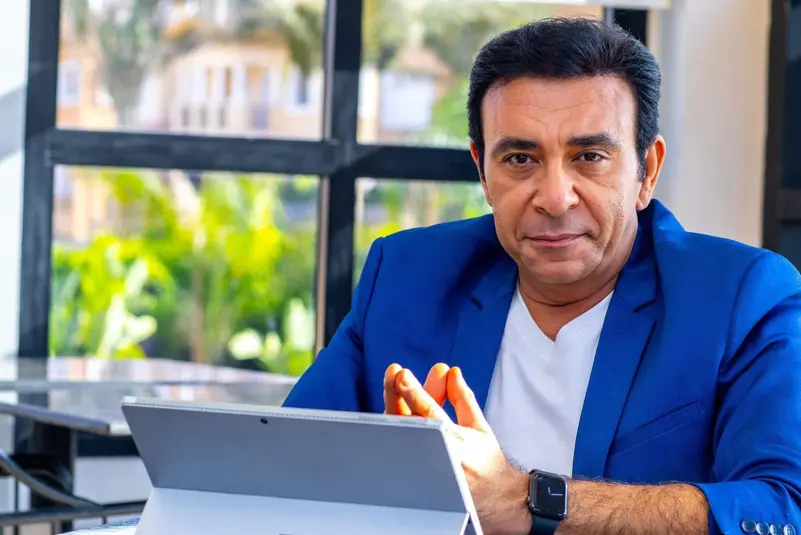 وفاة الإعلامي المصري عاطف كامل