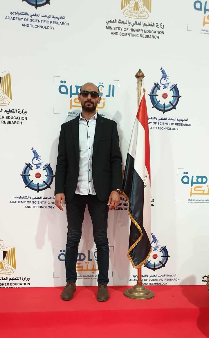 الفنان وليد محمد عبده