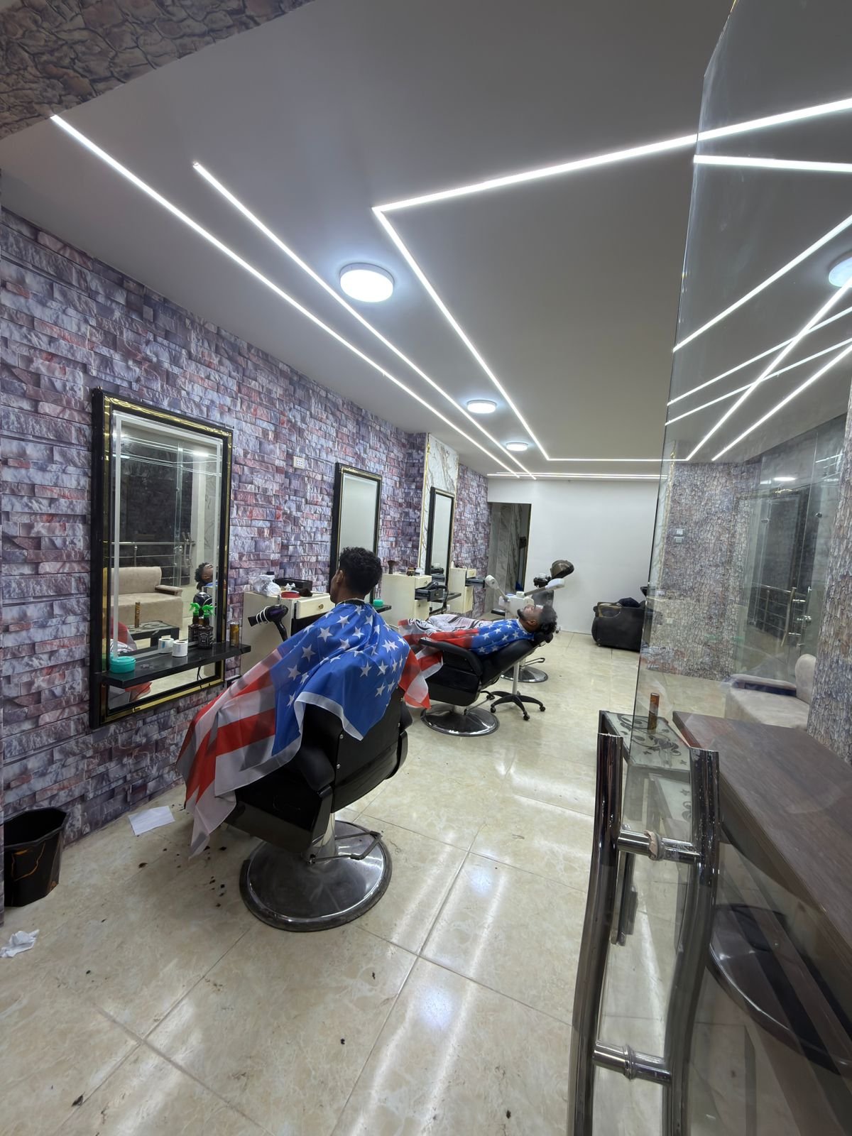 صالون بيت الحلاقة في حدائق الأهرام