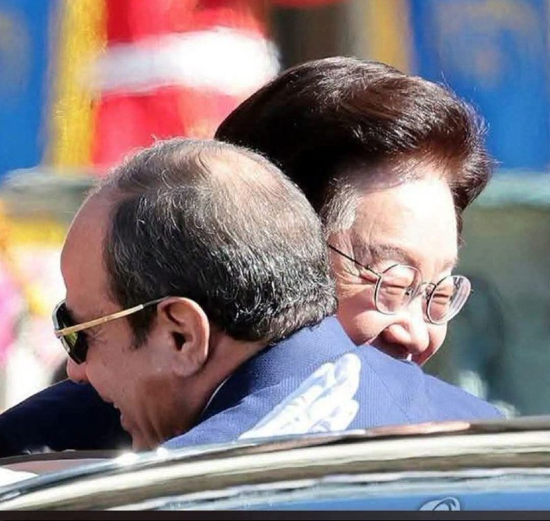 الرئيس الكوري يلتقي المسؤولين المصريين لبحث جعل مصر بوابة استراتيجية للتصنيع والتصدير.