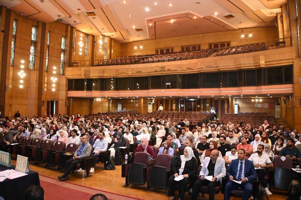 قيادات مستشفيات معهد الأورام يتابعون سير عملية المقابلات للوظائف الجديدة المعلنة