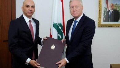 السفير تميم خلاف يبدأ مهامه في بيروت بتقديم أوراق اعتماده لوزير الخارجية اللبناني في مقر الوزارة.