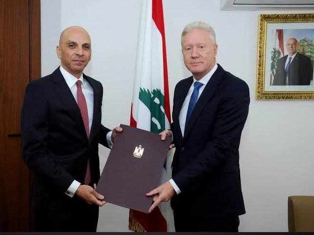 السفير تميم خلاف يبدأ مهامه في بيروت بتقديم أوراق اعتماده لوزير الخارجية اللبناني في مقر الوزارة.