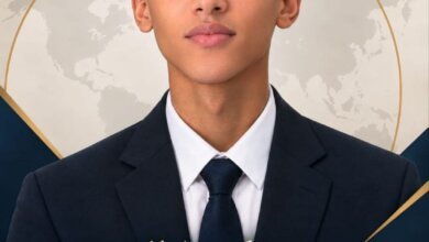 صورة شخصية احترافية تظهر يحيى زكريا النجار رفاعي في بيئة مكتبية تعبر عن نشاطه كخبير في التحكيم الدولي.