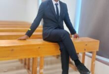 باسم عبد الرزاق محمد محمود «باسم فزاع» بالزي الرسمي لعلوم الطيران والضيافة الجوية