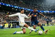 صراع الكرة بين ريال مدريد ولايبزيج في دوري أبطال أوروبا