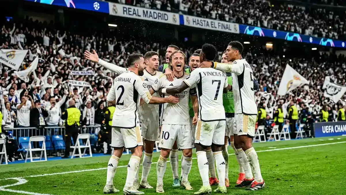 احتفال نجوم ريال مدريد بعد مواجهة ريال مدريد ولايبزيج المثيرة